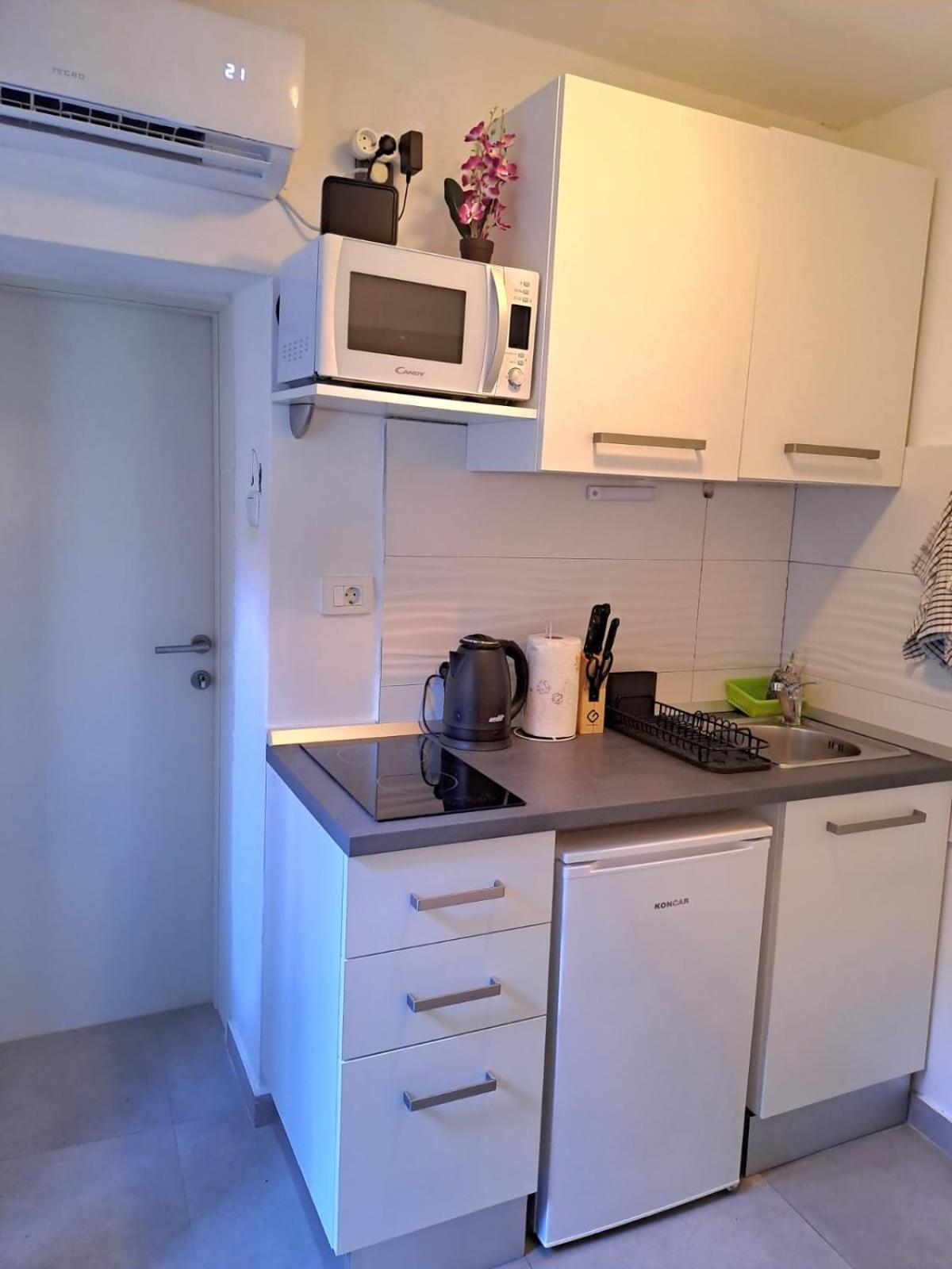 Studio Apartment Lola Kaštela Εξωτερικό φωτογραφία